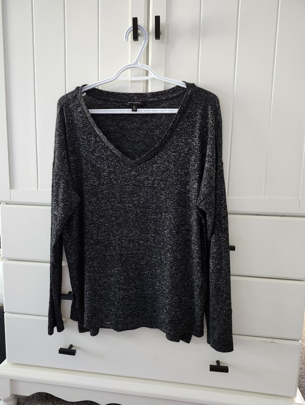 Banana Republic Women's V-Neck Long Sleeve Sweater Sz M - Black Heather